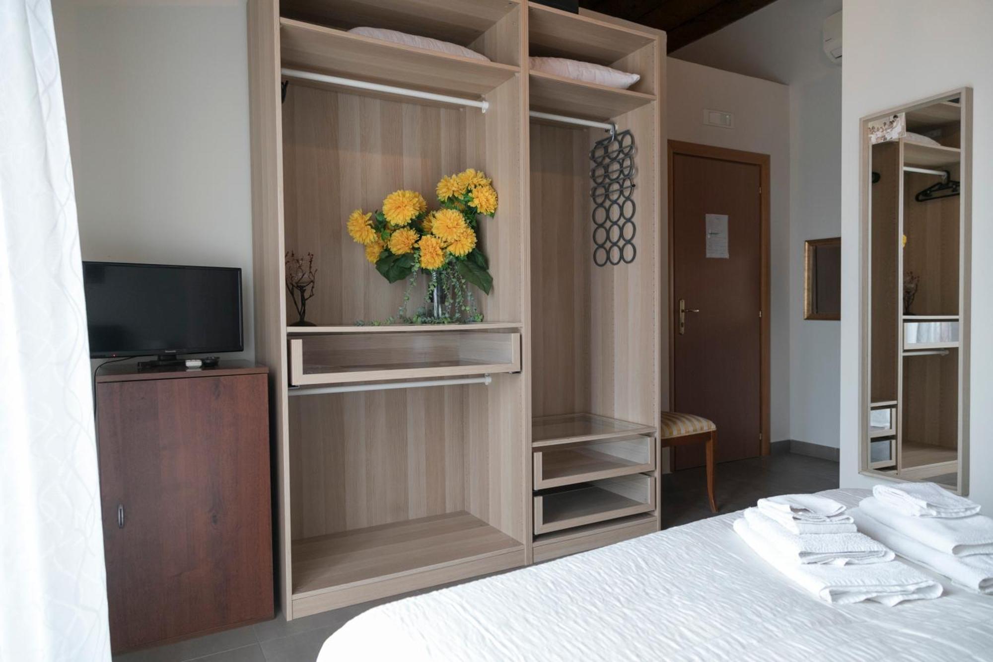 Mansarda Valu Apartment Naples Luaran gambar